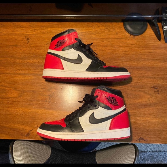 9.5/10 condition size 9 - Picture 2 of 8